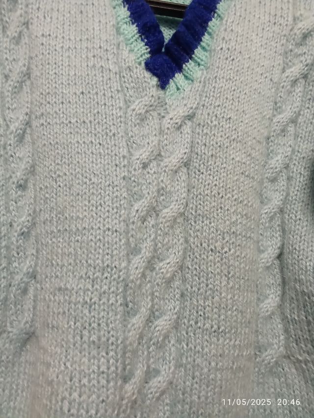 Suéter tejido a mano para niño como 6 a 8 años