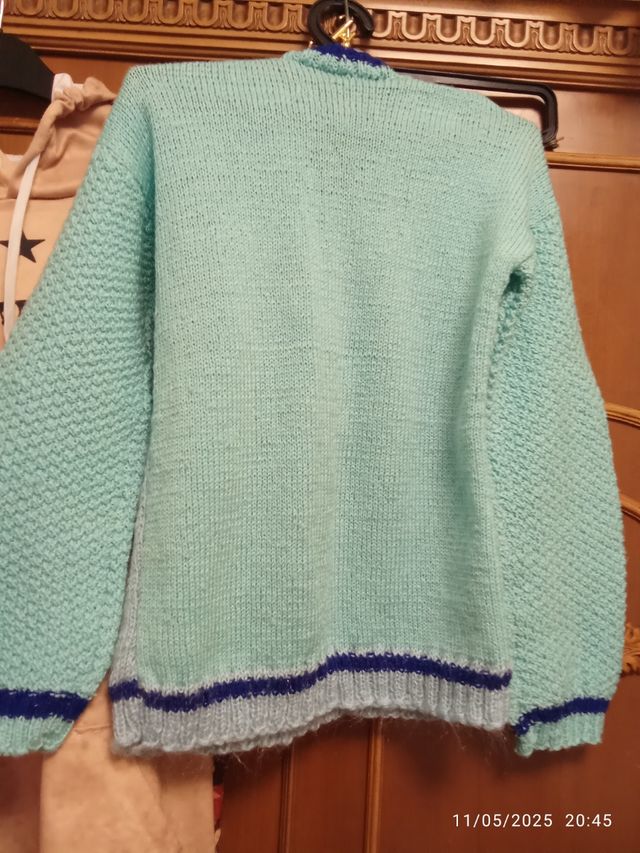 Suéter tejido a mano para niño como 6 a 8 años
