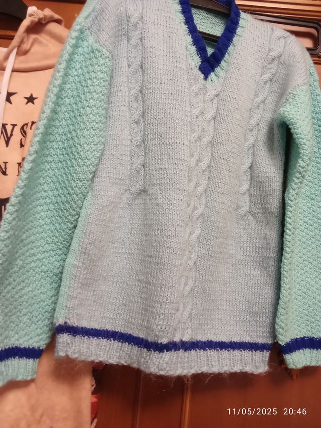 Suéter tejido a mano para niño como 6 a 8 años