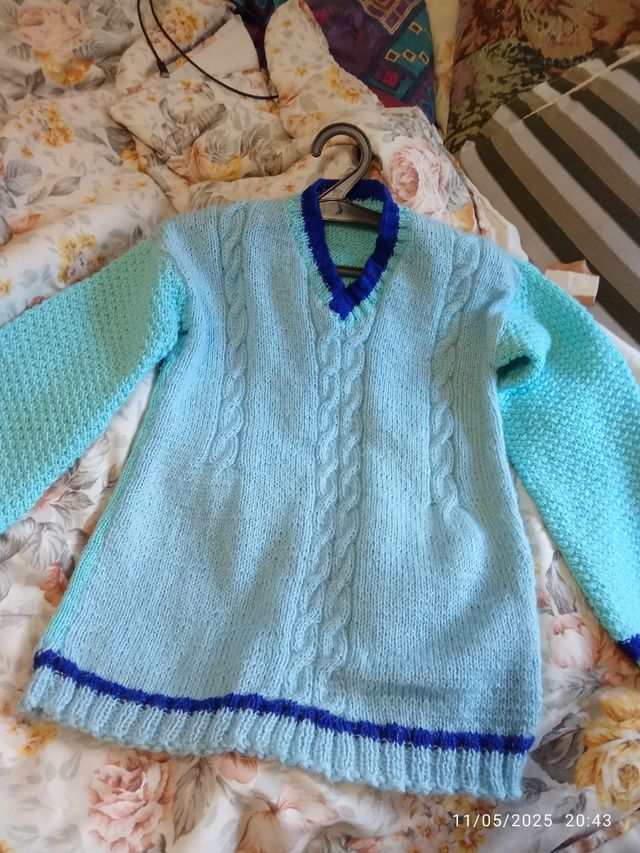 Suéter tejido a mano para niño como 6 a 8 años