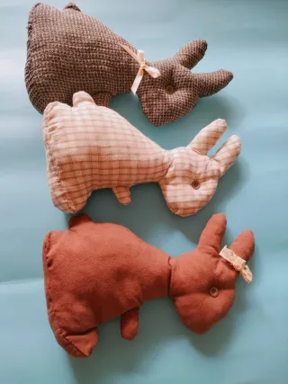 Conejitos, peluches, muñecos trapo.