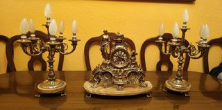 Orologio e lampadari in bronzo dorato