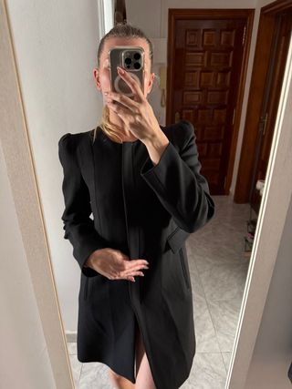 Abrigo negro Zara 