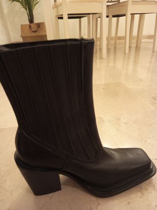 Preciosos botines piel, punta cuadrada