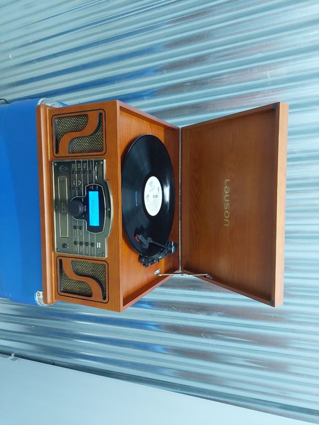 Toca discos y cd antiguo