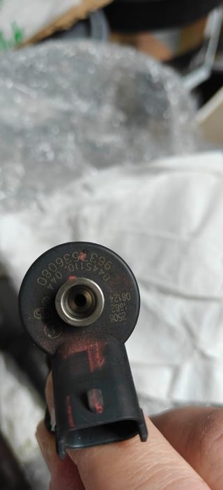 Inyectores y bomba del agua Kia Carens 2008