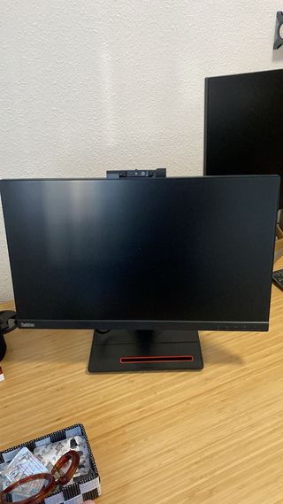 Viene con cable de corriente, hdmi y el de multime