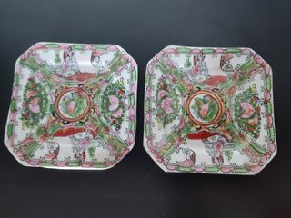 DUE PIATTI QUADRATI IN PORCELLANA DI MACAO