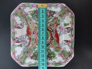 DUE PIATTI QUADRATI IN PORCELLANA DI MACAO