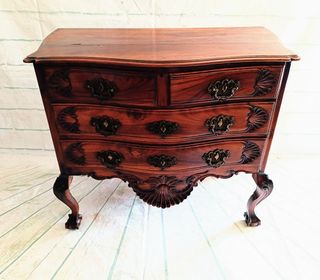 Cómoda estilo D. João V madeira maciça nogueira