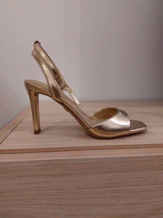 Zapatos dorados de tacón ALDO 37