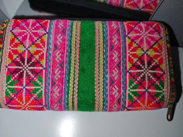 Billetera bordada multicolor