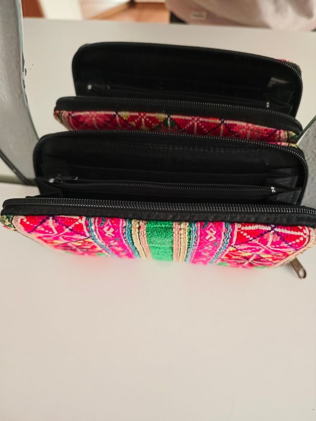 Billetera bordada multicolor