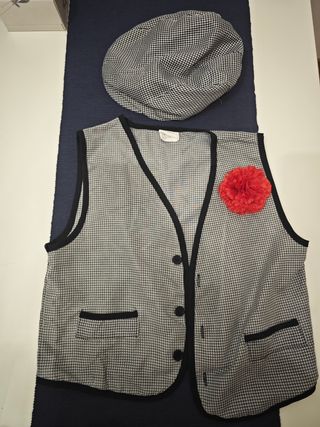 Traje Chulapo niño: chaleco, gorra y clavel.
