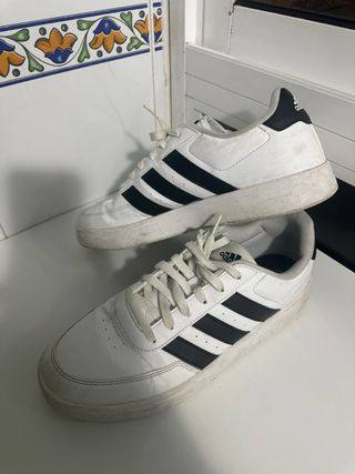 Zapatillas Adidas blancas y negras