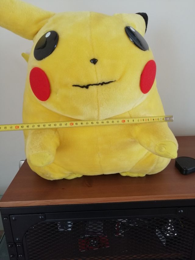 Picachu peluche gigante