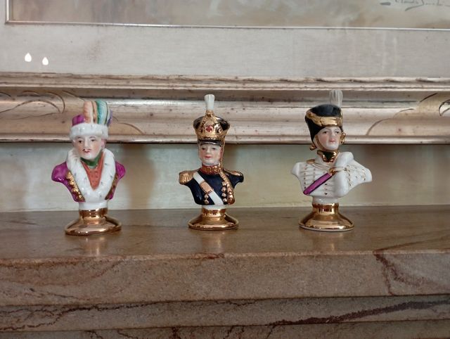 Soldatini d' epoca in porcellana