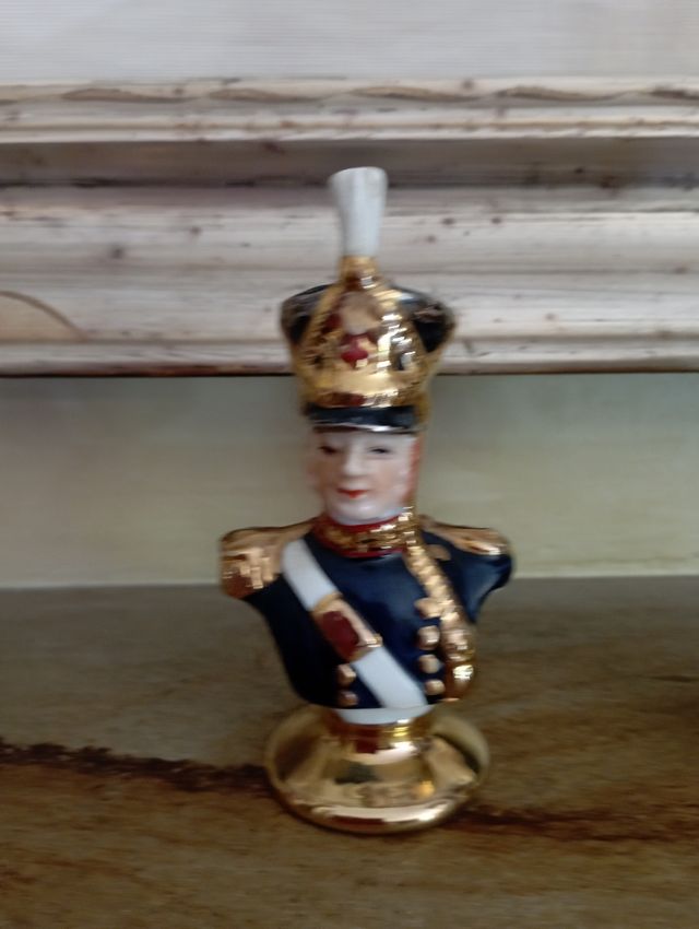 Soldatini d' epoca in porcellana