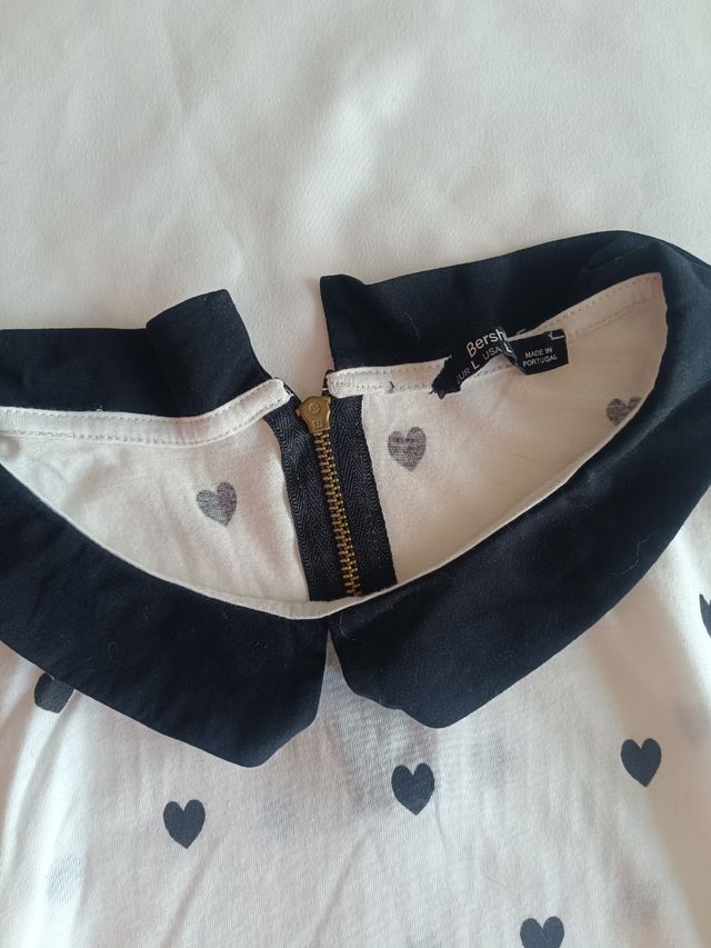 Camiseta Bershka corazones - talla L