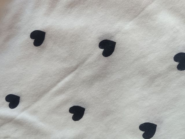 Camiseta Bershka corazones - talla L