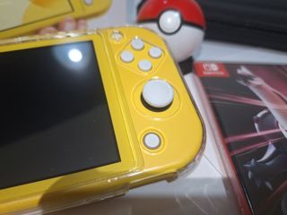Nintendo Switch Lite amarilla + Pokémon Perla + PB