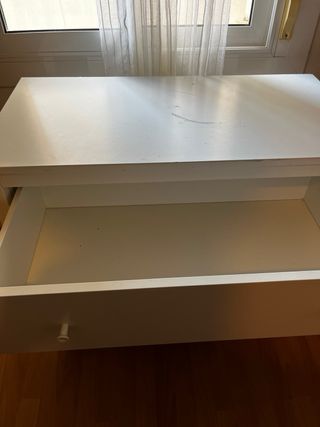 Cómoda blanca de madera