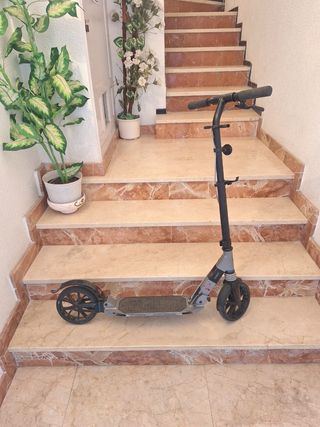 Scooter gris plegable