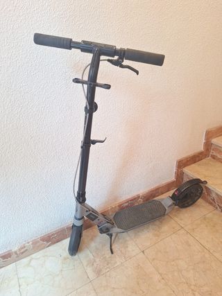 Scooter gris plegable