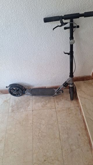 Scooter gris plegable