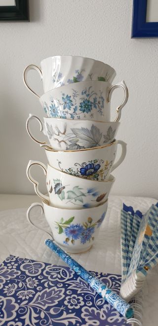 Set di 5 tazze sull'azzurro