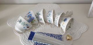 Set di 5 tazze sull'azzurro
