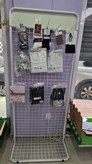 Mueble rejilla + Ganchos de acero