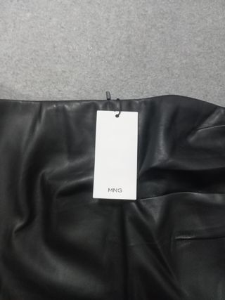 Falda negra cuero sintético