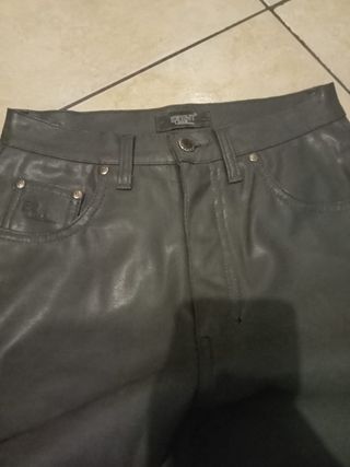 Pantaloni in ecopelle grigi