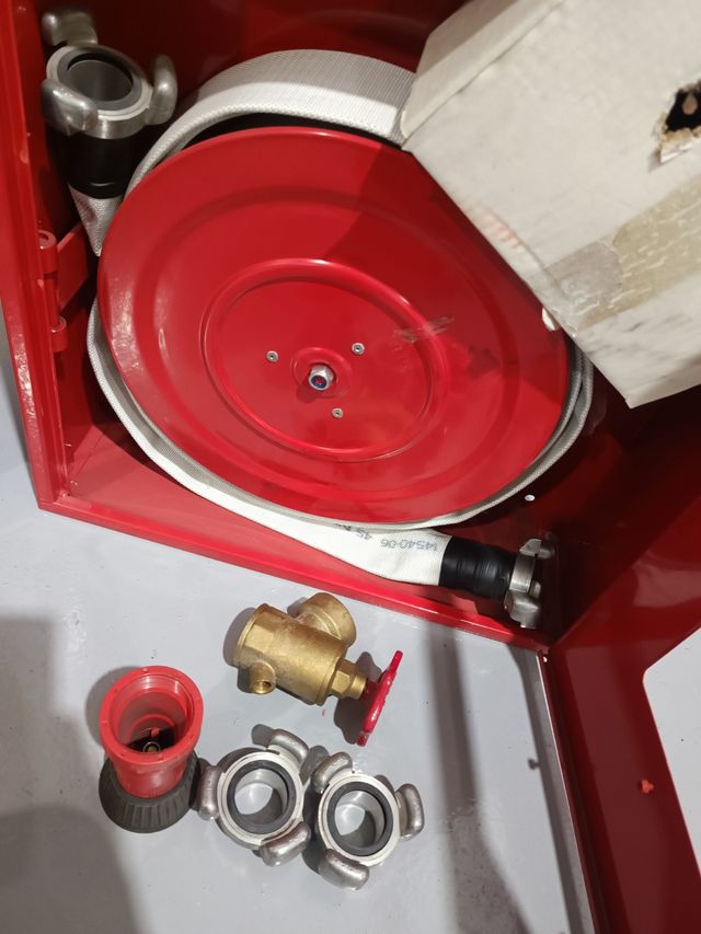 Armarios anti incendios con manguera