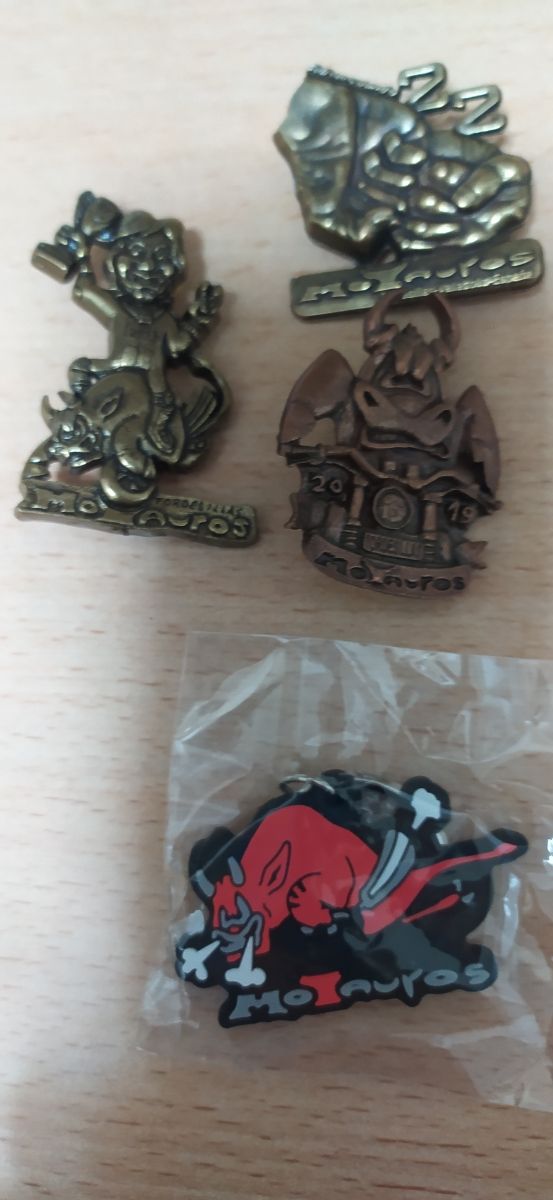 Pins Mototuros & Pingüinos