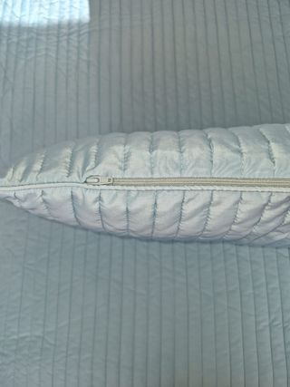 Colcha ikea azul celeste con cojines + relleno