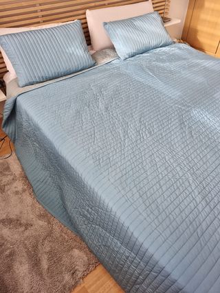 Colcha ikea azul celeste con cojines + relleno