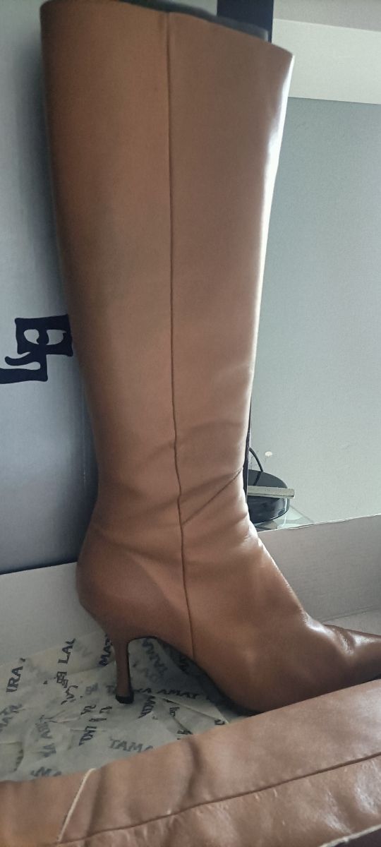 Botas altas de piel, preciosas y muy cómodas.