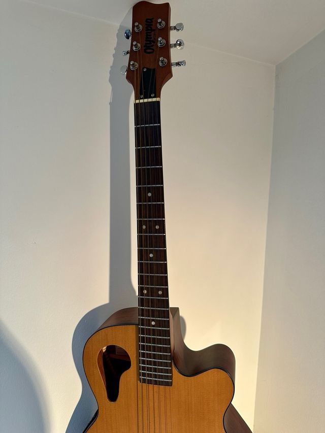Guitarra electroacústica Olympia by Tacoma OMC-1CE