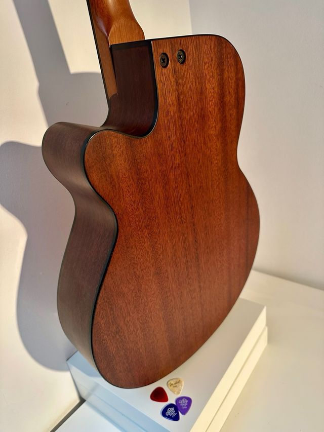 Guitarra electroacústica Olympia by Tacoma OMC-1CE