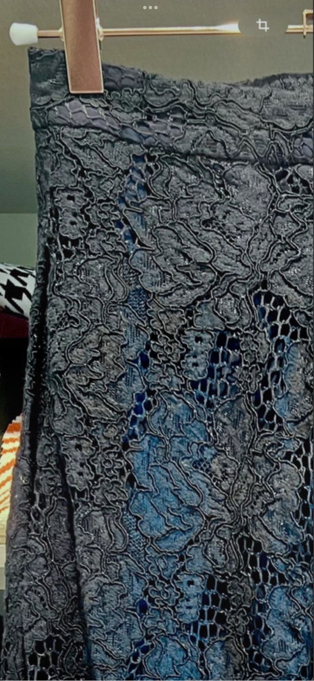 Falda encaje azul marino