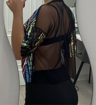 Camiseta Bershka lentejuelas multicolor viral