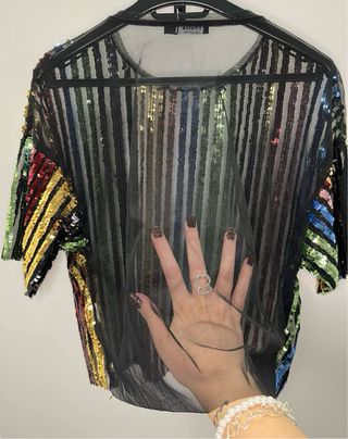 Camiseta Bershka lentejuelas multicolor viral