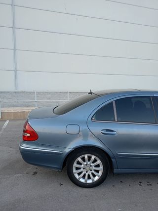 Mercedes-Benz 220e 2005