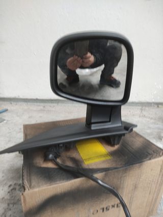 Vendo espejo retrovisor derecho abatible 