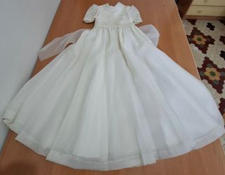 Vestido comunión niña de la firma Valdes y Pastor