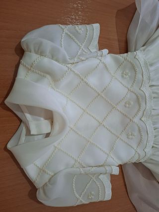 Vestido comunión niña de la firma Valdes y Pastor