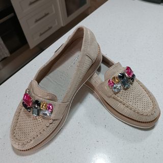 Zapatos AnnaLisa beige con pedrería