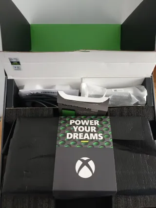 Xbox Series X de 1 TB con dos mandos